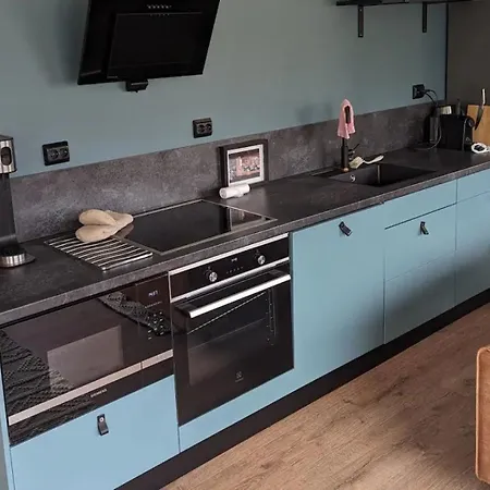 Nydelig Hytte Med Fantastisk Beliggenhet Ved Sjoen Holiday home Laupstad