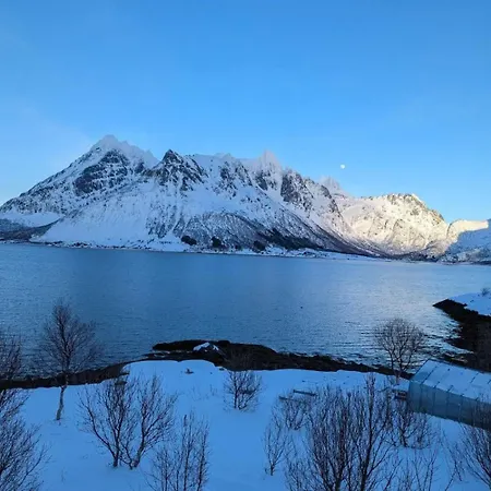 Holiday home Nydelig Hytte Med Fantastisk Beliggenhet Ved Sjoen Laupstad