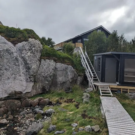 Nydelig Hytte Med Fantastisk Beliggenhet Ved Sjoen * Laupstad