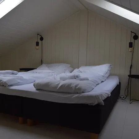 Nydelig Hytte Med Fantastisk Beliggenhet Ved Sjoen Holiday home