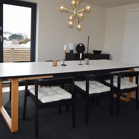 Nydelig Hytte Med Fantastisk Beliggenhet Ved Sjoen Holiday home *
