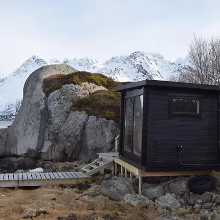 Nydelig Hytte Med Fantastisk Beliggenhet Ved Sjoen Holiday home