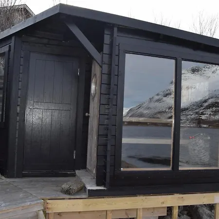Holiday home Nydelig Hytte Med Fantastisk Beliggenhet Ved Sjoen Laupstad