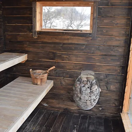 Nydelig Hytte Med Fantastisk Beliggenhet Ved Sjoen Holiday home Laupstad